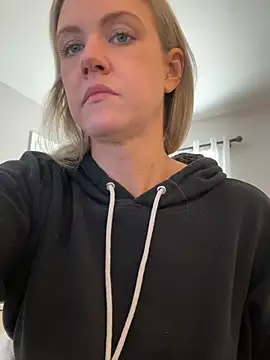 Kay Cakes online show from February 4, 7:17 pm