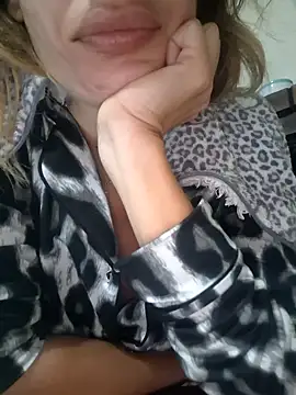 fammefatale1987 online show from November 30, 7:40 pm