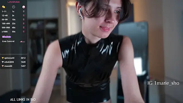 LAUREL HAZEL online show from October 8, 6:23 pm