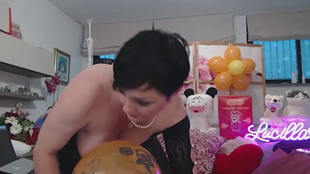 lucillabollente online show from October 5, 6:29 am