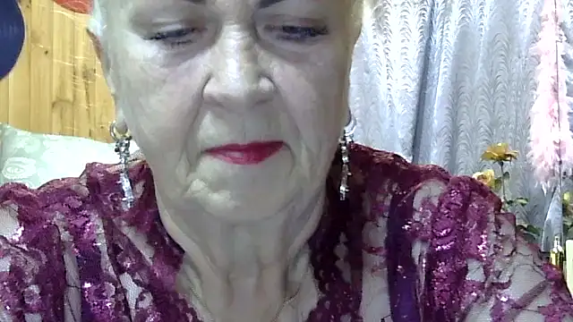 Snapshot of Emma52610 chatting on October 16, 4:37 am Emma52610 online show from October 16, 4:37 am