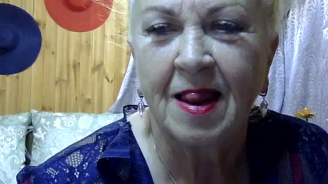 Snapshot of Emma52610 chatting on October 2, 5:56 am Emma52610 online show from October 2, 5:56 am