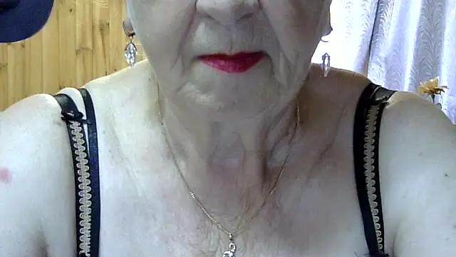 Snapshot of Emma52610 chatting on September 9, 6:24 am Emma52610 online show from September 9, 6:24 am