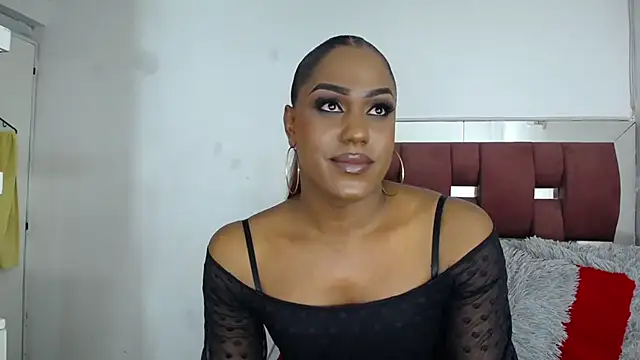 LoraineBigCockTs online show from November 17, 8:42 pm