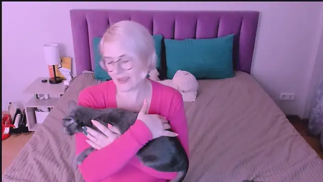 sabrinamacmarren online show from September 26, 7:00 pm