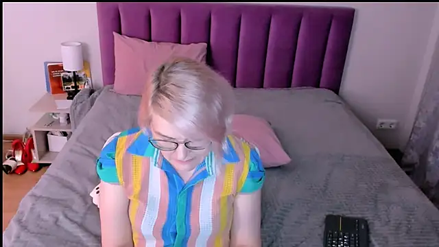 sabrinamacmarren online show from December 5, 6:09 pm