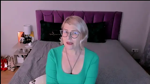 sabrinamacmarren online show from December 19, 2:42 pm