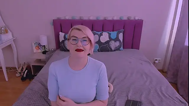 sabrinamacmarren online show from February 16, 9:42 am