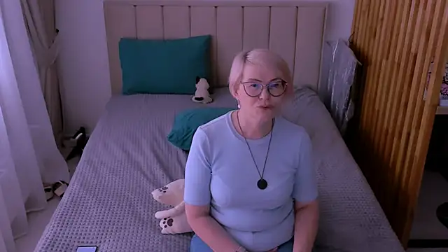 sabrinamacmarren online show from March 3, 9:48 am