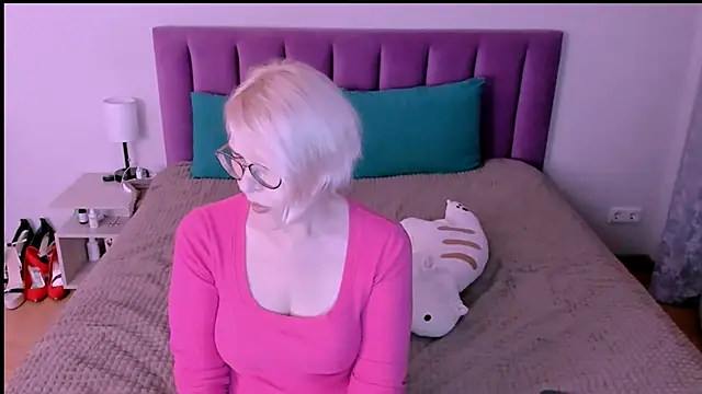 sabrinamacmarren online show from September 21, 6:28 pm