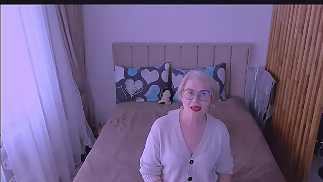 sabrinamacmarren online show from April 4, 1:43 pm