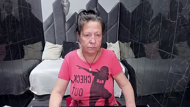 Snapshot of LindaPassionate chatting on September 17, 1:20 pm LindaPassionate online show from September 17, 1:20 pm