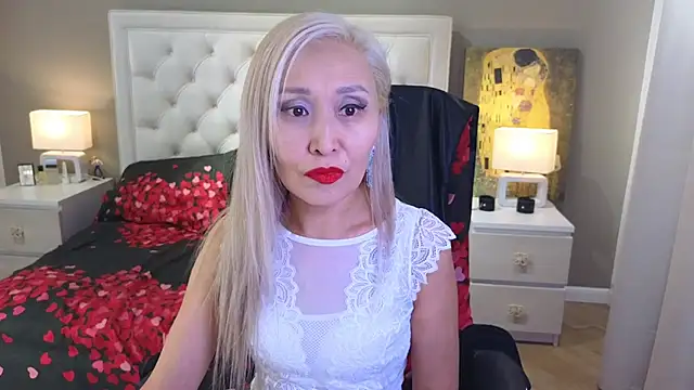 RoxalanaStar online show from October 5, 9:31 pm