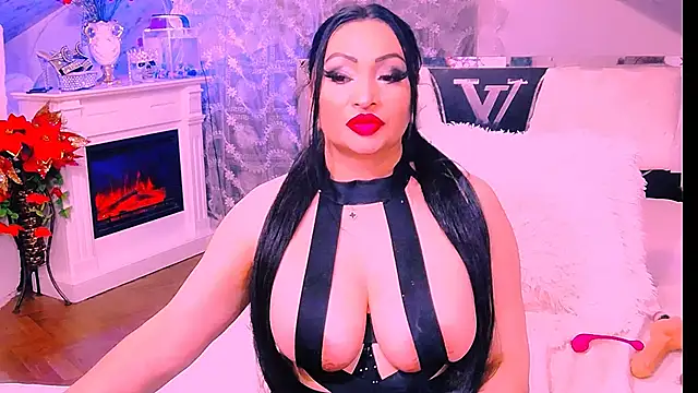 AmyraSunris online show from December 4, 11:59 pm