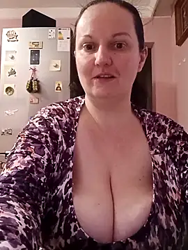 BustyLadyAlma online show from January 18, 6:10 am