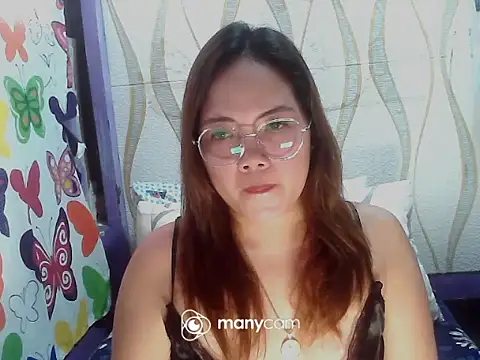 BURBERRY69 online show from October 4, 8:31 am