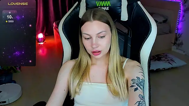 BiMolly online show from November 15, 3:24 pm