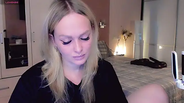 Libby Nora online show from November 21, 9:22 am