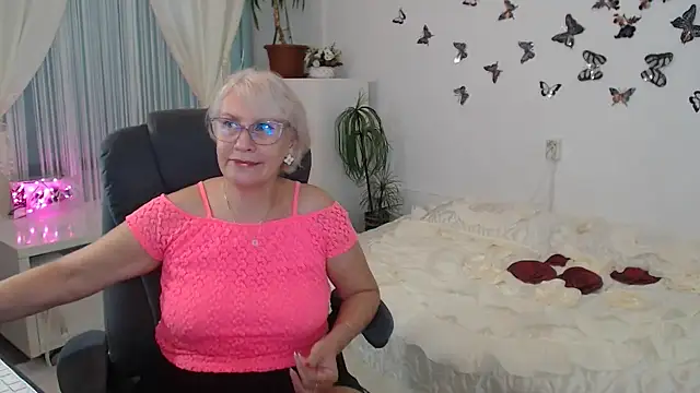 Snapshot of Ghertrude52 chatting on September 29, 5:56 am Ghertrude52 online show from September 29, 5:56 am