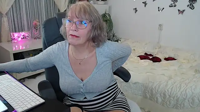 Snapshot of Ghertrude52 chatting on October 11, 3:44 am Ghertrude52 online show from October 11, 3:44 am