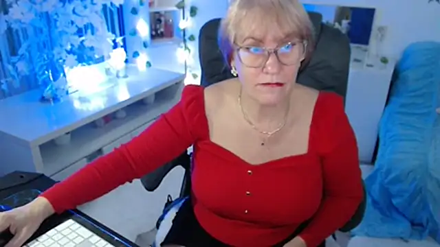 Ghertrude52 online show from November 28, 4:04 am