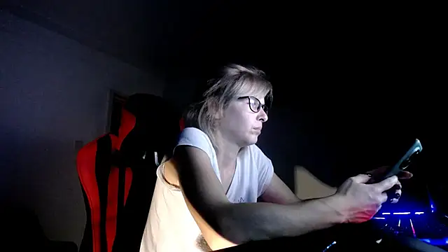 Snapshot of SmokerLety chatting on October 5, 8:03 pm SmokerLety online show from October 5, 8:03 pm