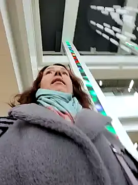 Snapshot of EvaXOAir chatting on October 28, 7:03 am EvaXOAir online show from October 28, 7:03 am