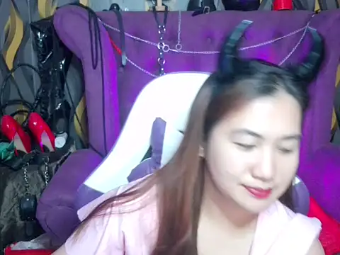 MoanaGray online show from October 30, 1:12 pm