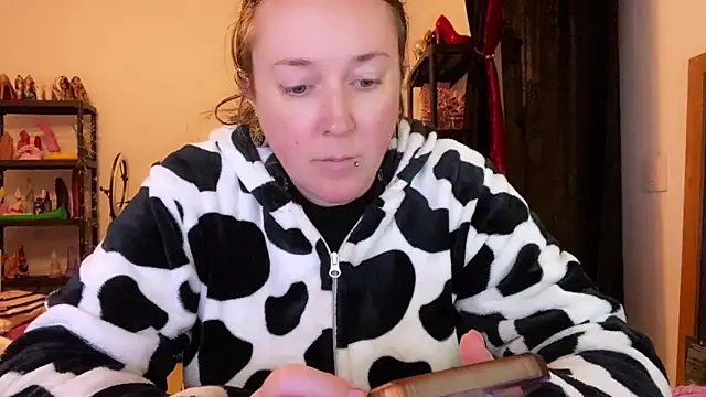 kisicaxx online show from December 3, 5:04 pm