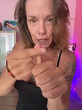 mommyselenafit  online show from April 1, 1:17 am