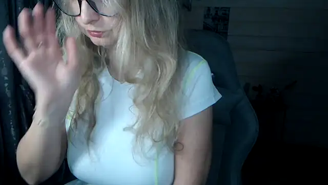 RubiLakros online show from November 26, 8:10 pm