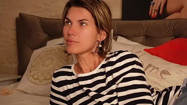 FeliciaKrige online show from April 7, 1:07 am