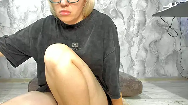 Snapshot of succubus chatting on October 17, 3:59 pm succubus online show from October 17, 3:59 pm