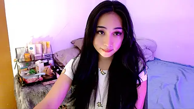 SweetLilly 18 online show from November 1, 3:32 am