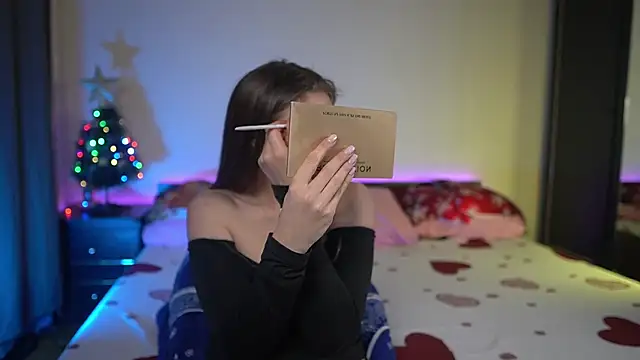 TiffanyPierce online show from December 16, 9:53 pm