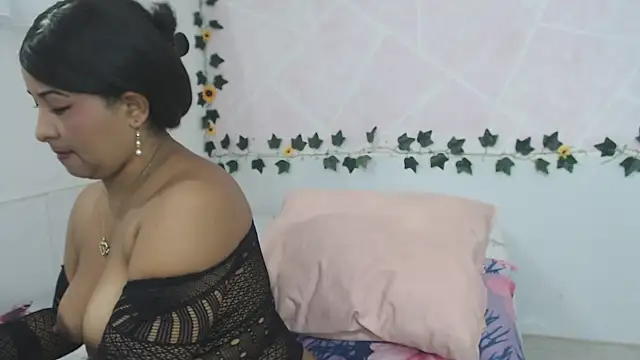 paola ih online show from October 7, 1:26 pm