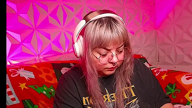 Satyn doll online show from December 18, 1:43 am