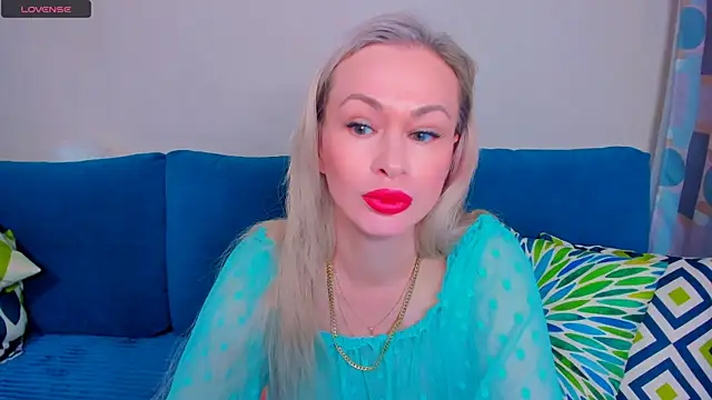 Snapshot of EllenMoore chatting on September 9, 3:06 am EllenMoore online show from September 9, 3:06 am