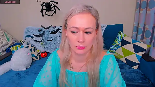 EllenMoore online show from October 31, 3:52 am