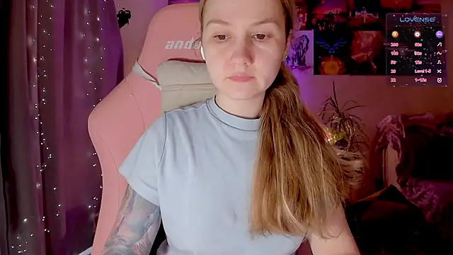 Snapshot of GoodWitch_ chatting on September 10, 7:19 am GoodWitch online show from September 10, 7:19 am