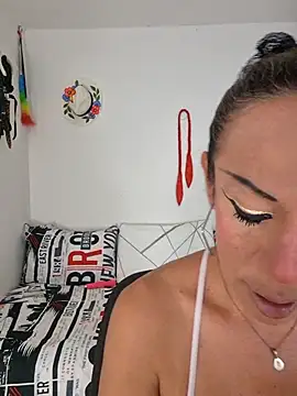 YOURSDEBORA online show from March 28, 8:30 pm