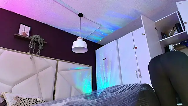 Inndrahot online show from November 2, 4:16 am