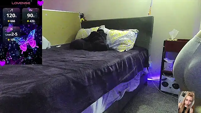 Blondiewithanass online show from February 3, 6:22 am