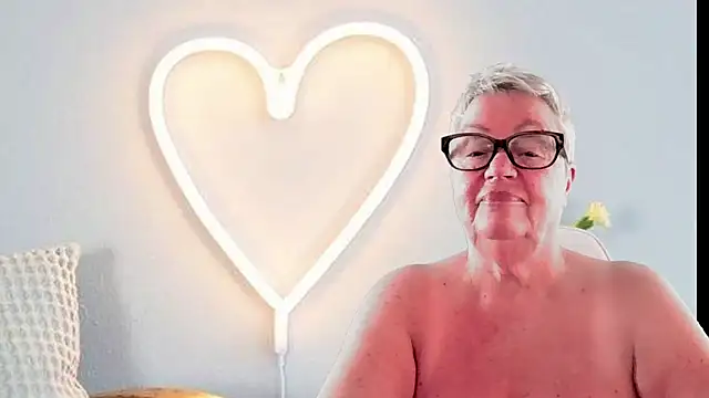GrannyChrissy68 online show from February 15, 12:35 am