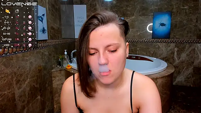 Snapshot of MelindaTin chatting on October 15, 2:14 am MelindaTin online show from October 15, 2:14 am