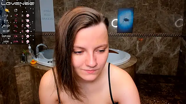 Snapshot of MelindaTin chatting on October 7, 1:43 am MelindaTin online show from October 7, 1:43 am