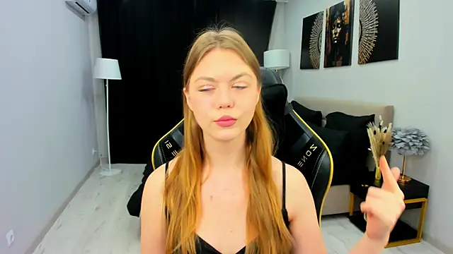 Strawberrye online show from November 11, 3:46 am