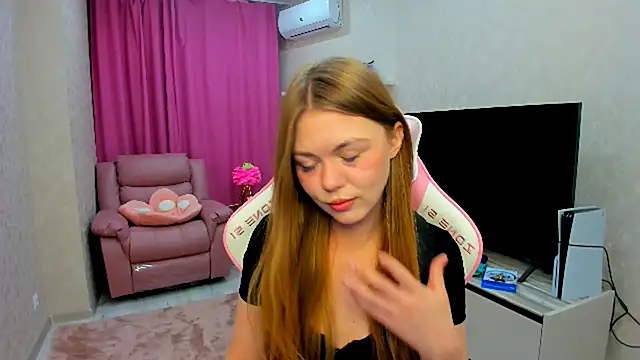 Snapshot of Strawberrye chatting on September 21, 3:38 am Strawberrye online show from September 21, 3:38 am