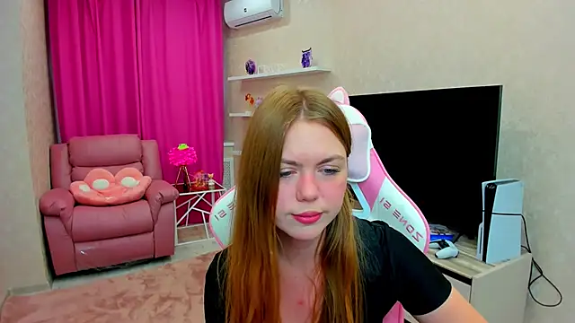 Snapshot of Strawberrye chatting on October 17, 5:21 am Strawberrye online show from October 17, 5:21 am