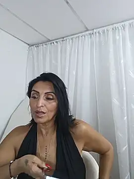 zullyxhot online show from May 8, 10:11 pm